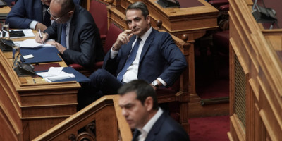 Σπέκουλα για προκήρυξη εκλογών από Μητσοτάκη και πρόταση μομφής από Τσίπρα