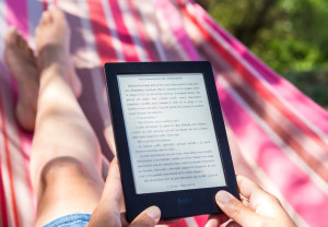 Τα ebooks «γιορτάζουν»: 4 εκδοτικοί οίκοι μάς προτείνουν τα αγαπημένα τους