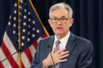 Πάουελ: Θετικό σήμα για έναρξη νομισματικής χαλάρωσης από τη Fed