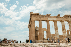 Τουρισμός: Προβληματισμός από τα έσοδα Ιουνίου – Επί τάπητος το δίπολο ποιότητα-μαζικότητα