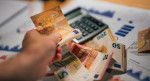 Έρευνα ΕΕΑ-Pulse: Η ακρίβεια «γονατίζει» τα νοικοκυριά – Μείωση ΦΠΑ και ΕΦΚ ζητούν 8 στους 10