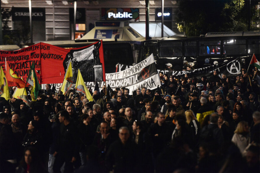 Μεγάλη η πορεία για το Πολυτεχνείο- Πάνω από 110 προσαγωγές