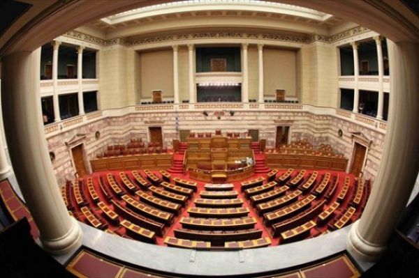 Βουλή: Ψηφίζεται το νομοσχέδιο για την κοινωνική και αλληλέγγυα οικονομία