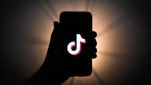 TikTok: «Κλειδώνει» τα προφίλ των ανήλικων χρηστών