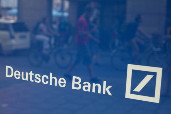 Deutsche Bank: Να συσταθεί Ταμείο 150 δισ. για στήριξη τραπεζών