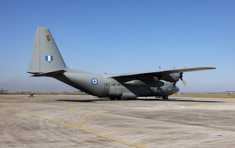 Κεφαλονιά: C-130 προσέκρουσε σε κολώνα του αεροδρομίου
