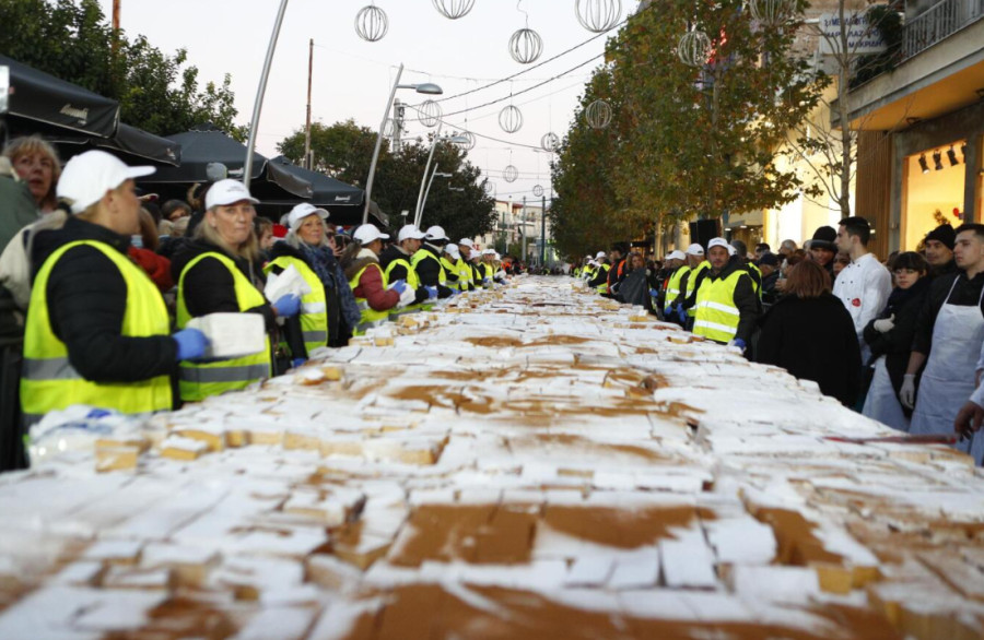 Περιστέρι: Έκοψαν βασιλόπιτα για ρεκόρ Γκίνες