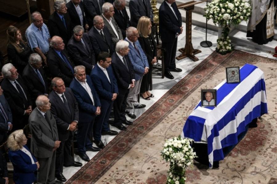 Οι πολιτικές παρουσίες στην κηδεία του Αντώνη Λιβάνη