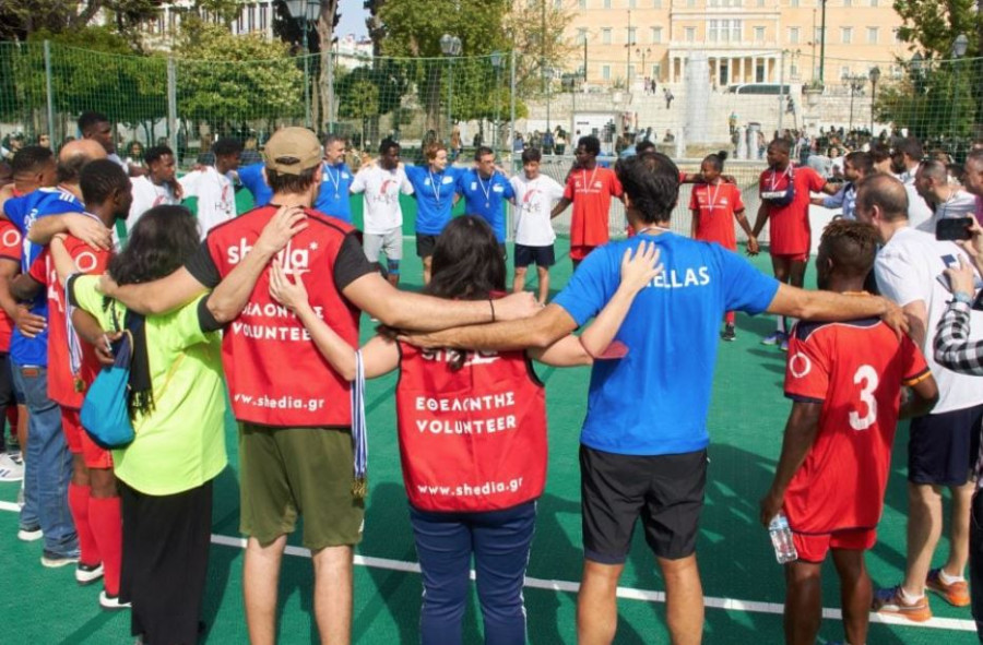 Ένα γήπεδο ποδοσφαίρου στην πλατεία Συντάγματος