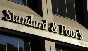 Η S&amp;P αναβάθμισε τρεις ελληνικές συστημικές τράπεζες