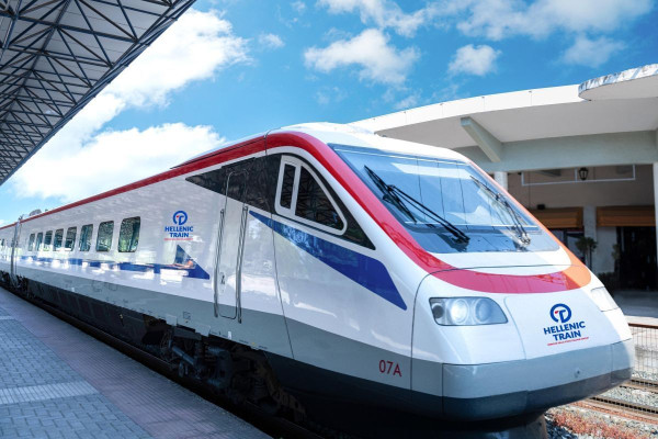 Hellenic Train: Φωτιά κοντά στις γραμμές του Προαστιακού – Καθυστερήσεις και τροποποιήσεις δρομολογίων