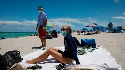 Ημερήσιο ρεκόρ κρουσμάτων στη Φλόριντα-Νέοι περιορισμοί σε παραλίες, μπαρ