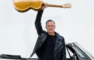 Ο Bryan Adams στην Ελλάδα για δύο συναυλίες σε Αθήνα και Θεσσαλονίκη – Η προπώληση ξεκίνησε