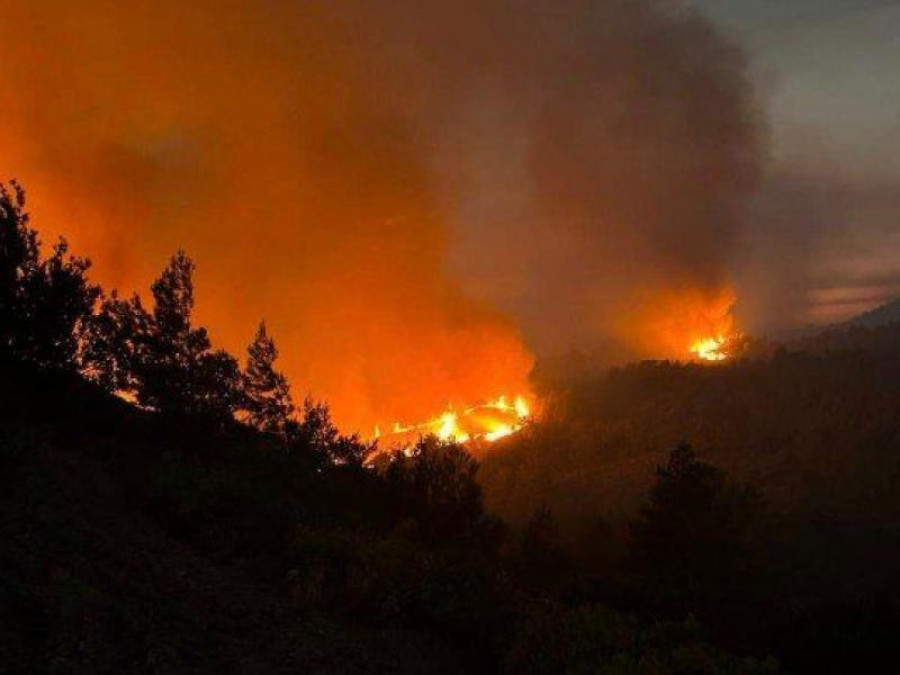ΥΠΕΞ-Ρόδος: Στις φωτιές εξασφαλίστηκε ασφαλής απομάκρυνση σχεδόν 19.000 ανθρώπων