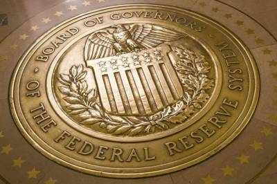 Fed: «Ρίχνει» 1,5 τρισ. δολάρια στη διατραπεζική αγορά
