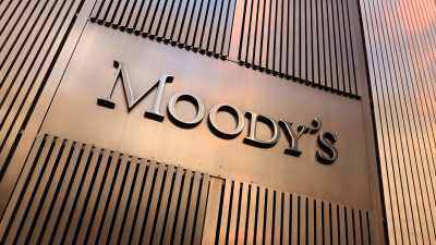 Moody&#039;s: Οι πιστωτικές συνθήκες κρατούν πίσω την Ελλάδα