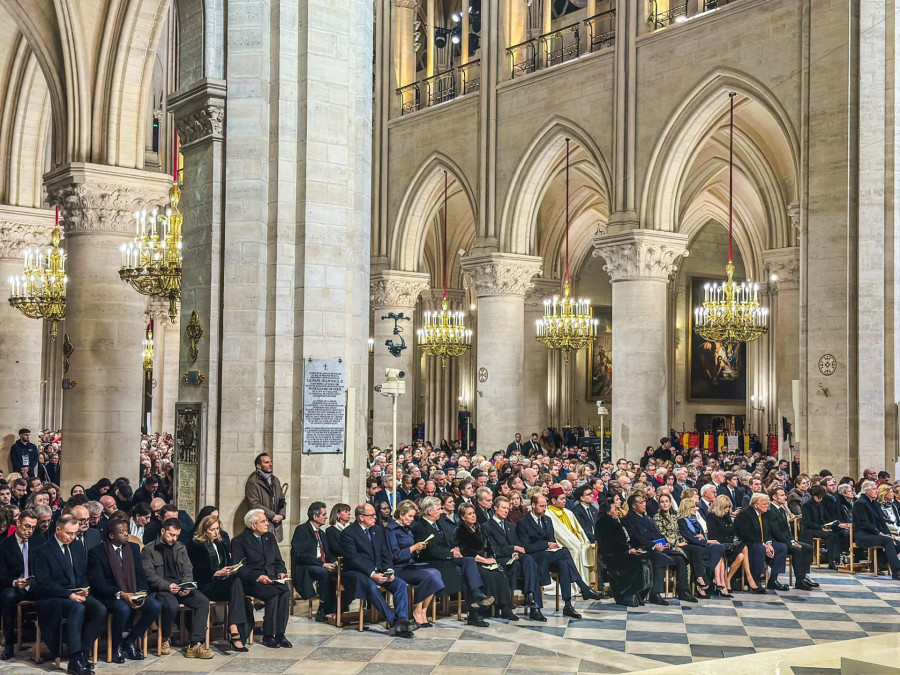 Σακελλαροπούλου: Παρέστη στην τελετή επαναλειτουργίας της Παναγίας των Παρισίων