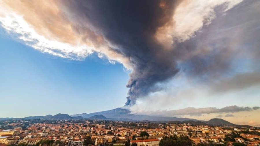 Αίτνα: Μείγμα ηφαιστειακής τέφρας και θειικών αερίων έφτασε στην Ελλάδα