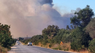 Ανεξέλεγκτη η φωτιά στην Εύβοια-112 για εκκενώσεις οικισμών-Τραυματίστηκε πυροσβέστης