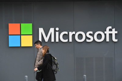 Microsoft: «Παγώνει» τους μισθούς για το 2023