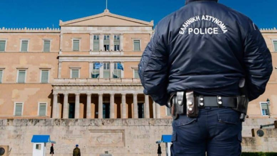 Αστυνομικός Βουλής: Ελέγχεται για ξέπλυμα μαύρου χρήματος