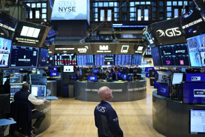 Wall Street: Υποτονικό κλίμα μετά τα στοιχεία για το λιανεμπόριο