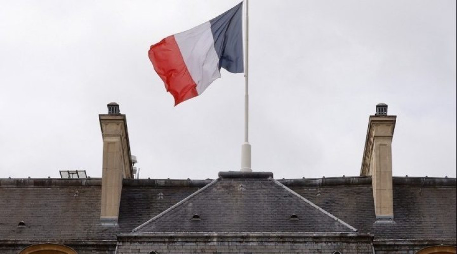 Γαλλία: Πρωτιά της ακροδεξιάς στην τελική ευθεία για τις εκλογές