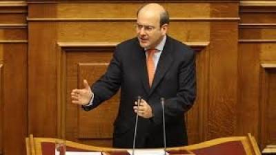 Χατζηδάκης: Ο ΣΥΡΙΖΑ κρύβει με... μουσαμάδες την εξάντληση της οικονομίας