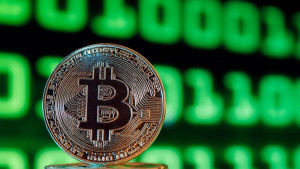 Στο υψηλότερο επίπεδο εδώ και δύο μήνες το Bitcoin