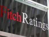 Fitch: Σε εύθραυστο στάδιο η ανάκαμψη της Ελλάδας