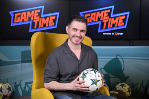 ΟΠΑΠ Game Time: O Μιχάλης Χατζηγιάννης αφιερώνει τραγούδι στην Εθνική