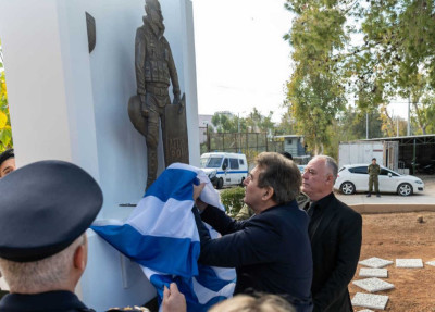 Υπόθεση Λυγγερίδη: Αποκάλυψη της προτομής του από τον Μιχάλη Χρυσοχοΐδη