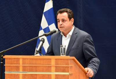 Σαντορινιός: Η κυβέρνηση αφήνει τις ναυτικές σχολές χωρίς καθηγητές