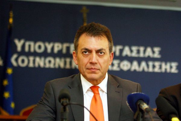 Βρούτσης: Δραματική μείωση μισθών και κυριαρχία της ευέλικτης απασχόλησης