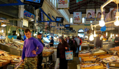 Η κατά κεφαλήν κατανάλωση υψηλότερη από το κατά κεφαλήν ΑΕΠ