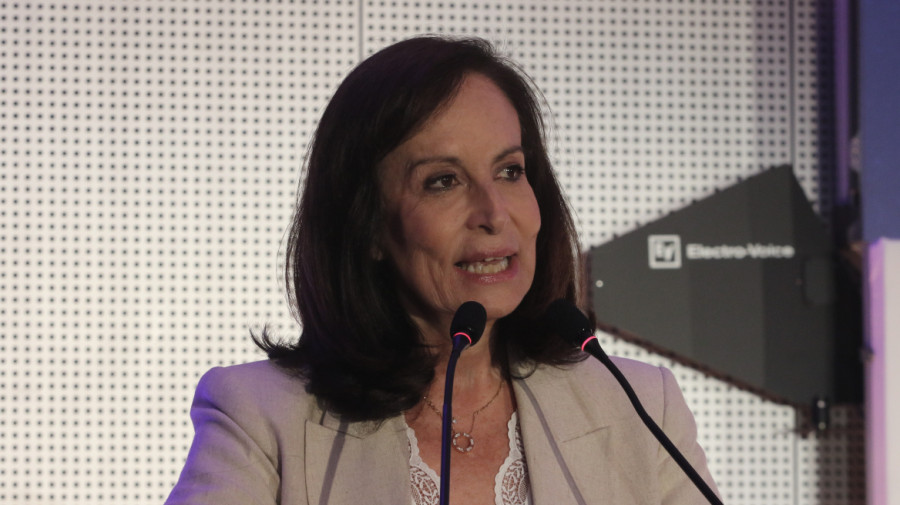ΠΑΣΟΚ: Η Άννα Διαμαντοπούλου έθεσε υποψηφιότητα για την προεδρία (video)