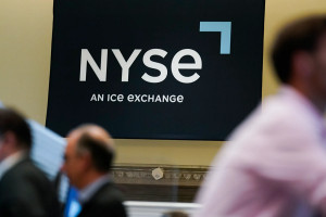 Wall Street: Τα «φώτα» πέφτουν στα πρακτικά της Fed