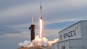 SpaceX: Αναχώρησε η αποστολή για τον πρώτο ιδιωτικό «διαστημικό περίπατο»