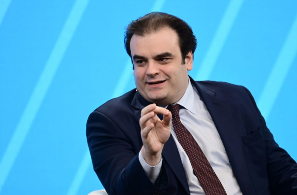 Στη Γερμανία ο Πιερρακάκης – Συνάντηση με Μερτς και Κλίνγκμπαϊλ