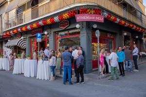 Ντεμπούτο λειτουργίας του Athenian Deli της οικογένειας Μουλκιώτη