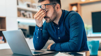 Έρευνα: Η υβριδική εργασία μειώνει τα συμπτώματα του burnout