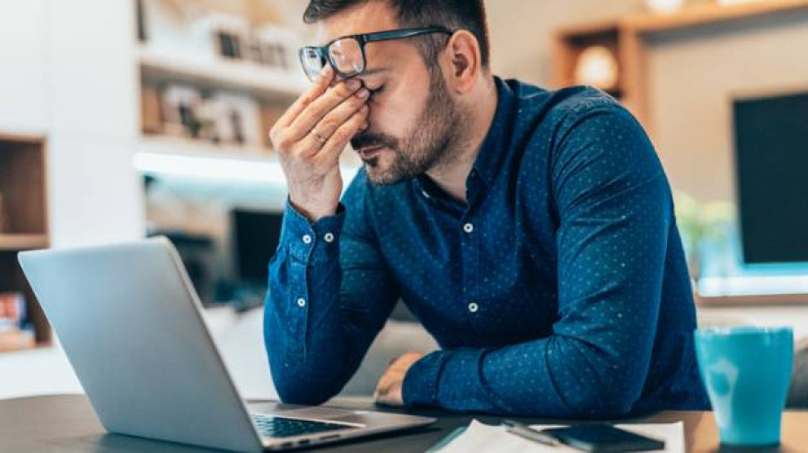 Έρευνα: Η υβριδική εργασία μειώνει τα συμπτώματα του burnout