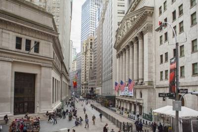 Οριακές απώλειες στο ξεκίνημα της Wall Street