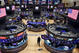 Wall Street: Διστακτικότητα εν αναμονή των στοιχείων για την εργασία