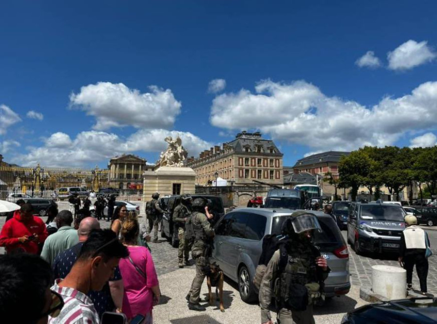 Συναγερμός στο Παρίσι: Εκκενώθηκε το Παλάτι των Βερσαλλιών