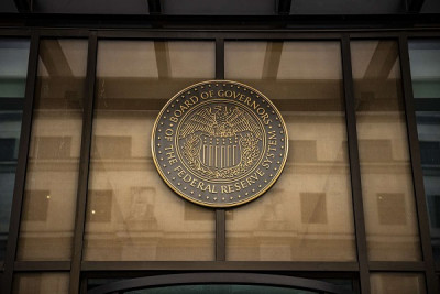 Πρακτικά Fed: Προσέγγιση wait-and-see για τα επιτόκια από τους αξιωματούχους