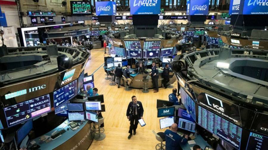 Στάση αναμονής κρατούν οι επενδυτές στη Wall Street
