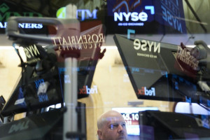 Τραπεζική «βουτιά» στη Wall Street λίγο πριν τη Fed