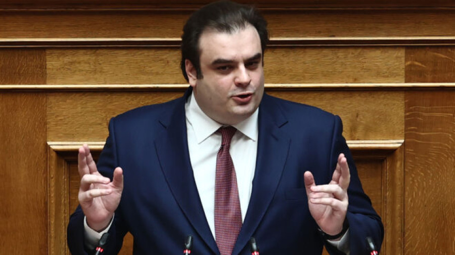 Πιερρακάκης: Μια ημέρα αποβολή στην εμφανή κατοχή και χρήση κινητού