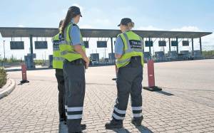 Η ΑΑΔΕ αναζητά 75 μόνιμους τελωνειακούς